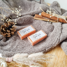 Load image into Gallery viewer, BLOOD ORANGE & OAKWOOD | Preserved Calendula & Citrine Crystal Infused Wax Melts