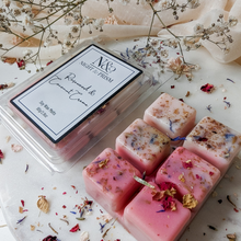 Load image into Gallery viewer, ROSEWOOD & COCONUT CREMÈ | Preserved Rose & Cornflower Infused Wax Melts