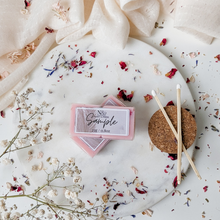 Load image into Gallery viewer, ROSEWOOD & COCONUT CREMÈ | Preserved Rose & Cornflower Infused Wax Melts