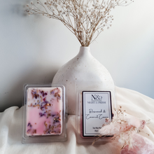 Load image into Gallery viewer, ROSEWOOD & COCONUT CREMÈ | Preserved Rose & Cornflower Infused Wax Melts