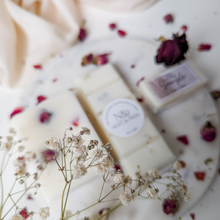 Load image into Gallery viewer, PINK PEPPER & ROSE | Preserved Pink Rosebuds & Crushed Rose Petals Infused Wax Melts