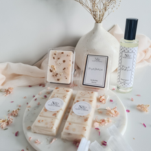 Load image into Gallery viewer, PEONY & BLUSH SUEDE | Preserved Pink Delphiniums & 24k Gold Leaf Infused Wax Melts