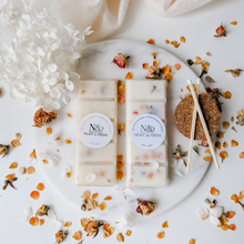 Load image into Gallery viewer, MARSHMALLOW & WHITE PEACH | Preserved White Hydrangea & Apricot Rose Infused Wax Melts