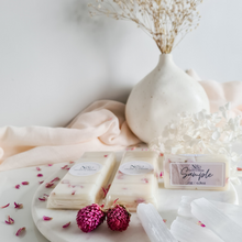 Load image into Gallery viewer, PINK VANILLA &amp; COCO BLOSSOM | Preserved Hydrangea &amp; Pink Petals Infused Wax Melts
