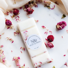 Load image into Gallery viewer, PINK VANILLA &amp; COCO BLOSSOM | Preserved Hydrangea &amp; Pink Petals Infused Wax Melts
