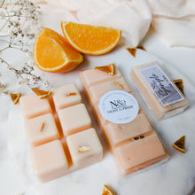 Load image into Gallery viewer, AMBER &amp; SWEET ORANGE | Preserved Orange Infused Wax Melts
