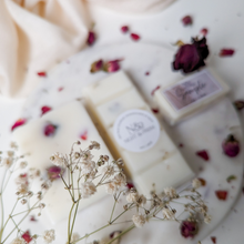 Load image into Gallery viewer, PINK PEPPER &amp; ROSE | Preserved Pink Rosebuds &amp; Crushed Rose Petals Infused Wax Melts
