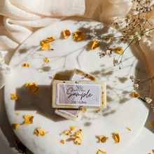 Load image into Gallery viewer, GOLDEN DAFFODIL &amp; VANILLA | Preserved Yellow Rose Petals Infused Wax Melts
